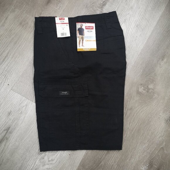 NWT Wrangler 5 Star Premium Epic Soft Men's Size 36/10 Plain Black Cargo Shorts - Picture 2 of 12